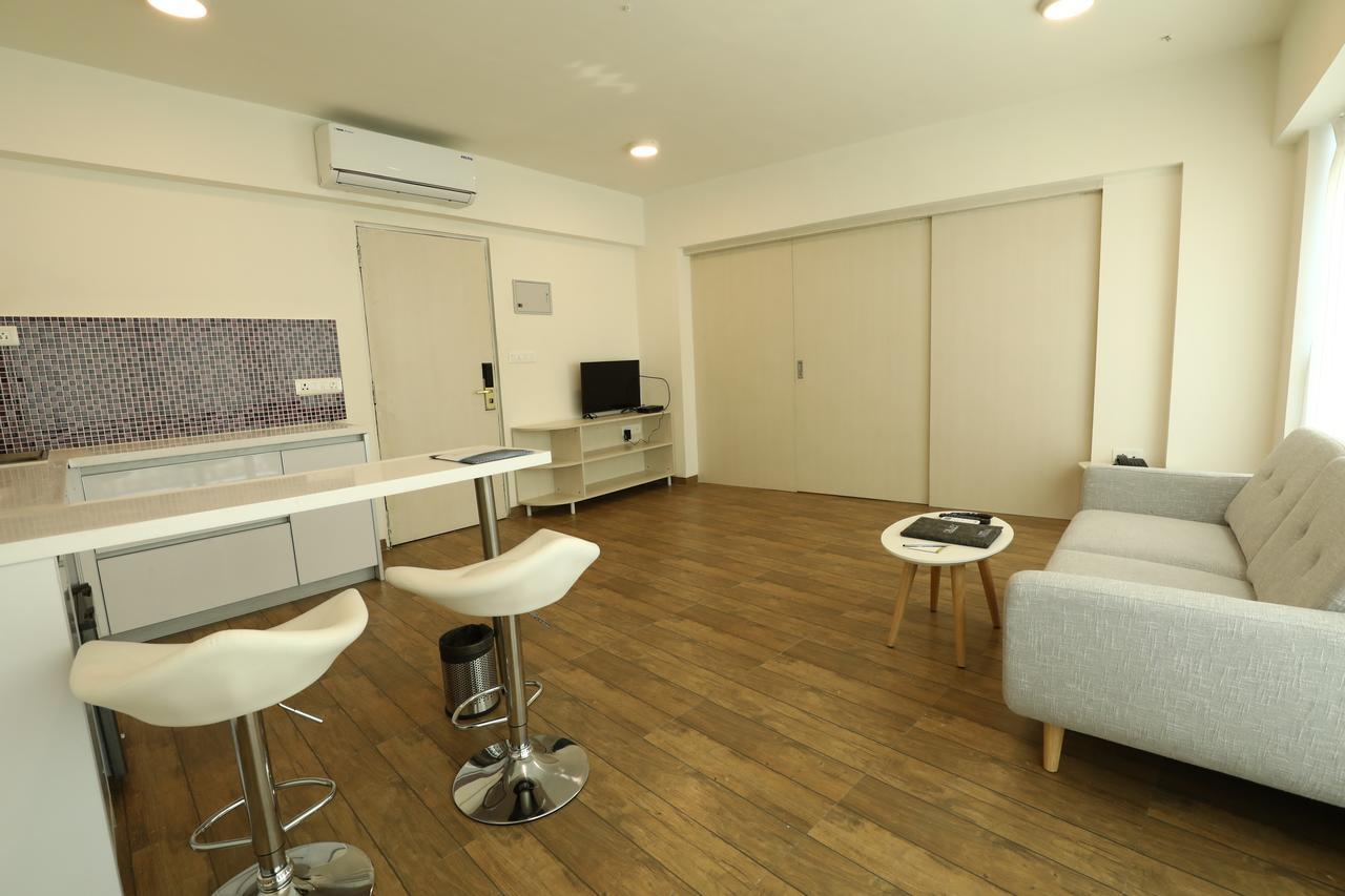 Rajhans Belliza Service Apartment Surate Extérieur photo