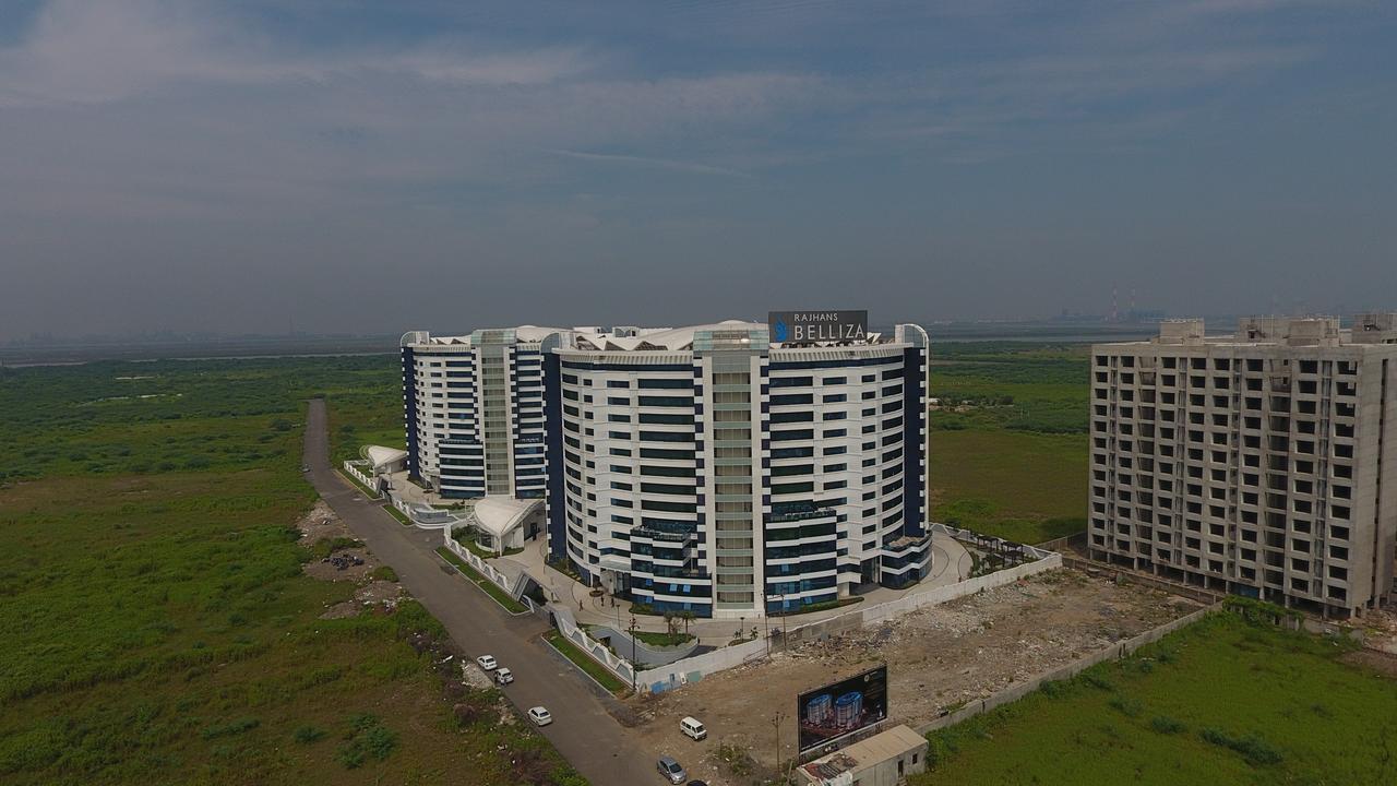 Rajhans Belliza Service Apartment Surate Extérieur photo